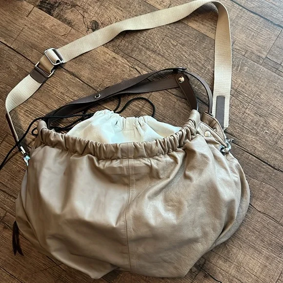 Huis Clos Shoulderbag/Tote/Crossbody🔥